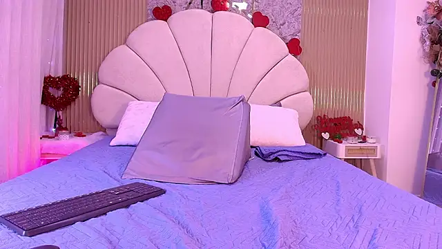 nata luna online show from February 2026 07:18:01 PM