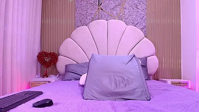 nata luna online show from March 2026 07:53:01 PM