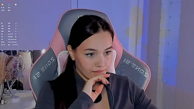 Snapshot of _Sweetie_ chatting on November 2025 11:32:02 AM Sweetie online show from November 2025 11:32:02 AM