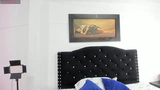 Vahiolet smith online show from November 2025 02:01:02 AM