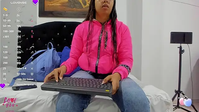 Vahiolet smith online show from December 2025 03:27:02 AM