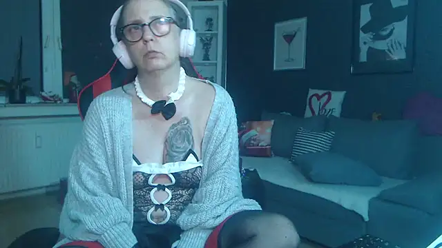 Snapshot of EiskalterEngel74 chatting on December 2024 10:50:01 PM EiskalterEngel74 online show from December 2024 10:50:01 PM