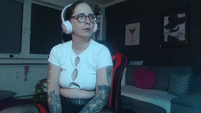 Snapshot of EiskalterEngel74 chatting on January 2025 11:18:02 PM EiskalterEngel74 online show from January 2025 11:18:02 PM