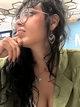 Snapshot of Fun_Everywhere chatting on January 2025 11:24:01 PM Fun Everywhere online show from January 2025 11:24:01 PM