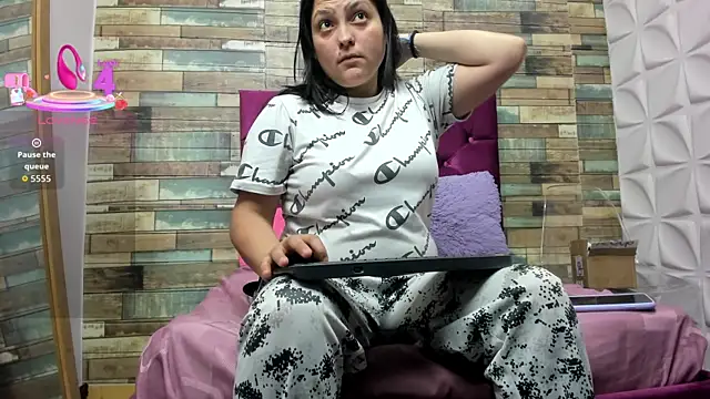 Snapshot of KataleyaStiward chatting on December 2025 01:27:01 PM KataleyaStiward online show from December 2025 01:27:01 PM