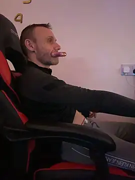 bigkeven4 online show from December 2025 08:28:02 PM