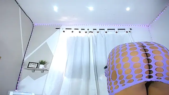 Hillary queen online show from February 2025 03:41:02 PM