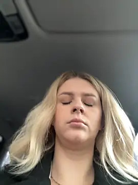 Snapshot of Love_Bri chatting on October 2025 10:06:01 AM Love Bri online show from October 2025 10:06:01 AM