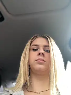 Snapshot of Love_Bri chatting on November 2025 09:19:02 AM Love Bri online show from November 2025 09:19:02 AM