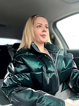 Snapshot of Love_Bri chatting on November 2025 09:58:01 AM Love Bri online show from November 2025 09:58:01 AM