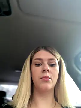 Snapshot of Love_Bri chatting on December 2025 09:25:01 AM Love Bri online show from December 2025 09:25:01 AM