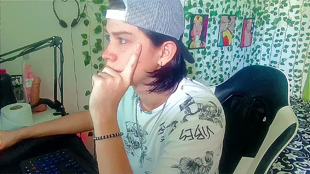 Snapshot of Andy_gray chatting on June 2026 02:20:02 PM Andy gray online show from June 2026 02:20:02 PM