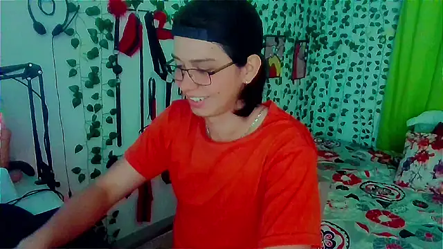 Snapshot of Andy_gray chatting on June 2026 05:34:02 PM Andy gray online show from June 2026 05:34:02 PM