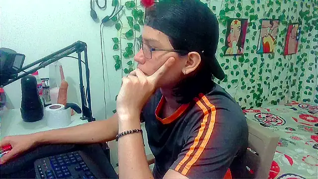 Snapshot of Andy_gray chatting on June 2026 12:42:02 PM Andy gray online show from June 2026 12:42:02 PM