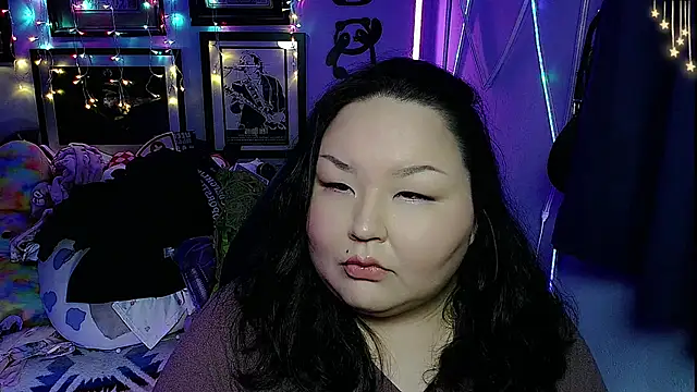 Snapshot of EmGreens chatting on March 2025 03:01:02 AM EmGreens online show from March 2025 03:01:02 AM