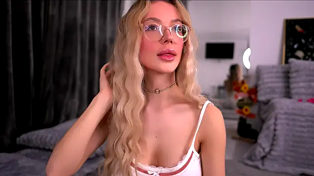 KylieJoyce online show from November 2025 09:28:01 PM