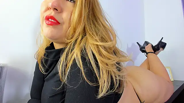 Snapshot of NathalyDaniels chatting on February 2025 06:04:02 PM NathalyDaniels online show from February 2025 06:04:02 PM