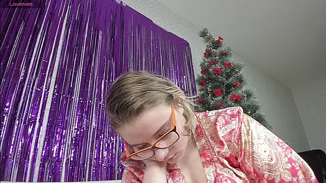 Snapshot of Seductive_She_Wolf chatting on January 2025 05:01:01 PM Seductive She Wolf online show from January 2025 05:01:01 PM