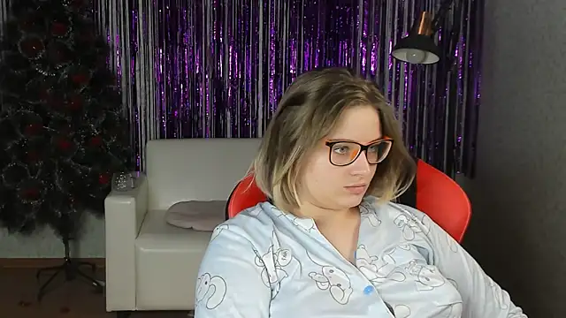 Snapshot of Seductive_She_Wolf chatting on February 2025 06:48:01 PM Seductive She Wolf online show from February 2025 06:48:01 PM