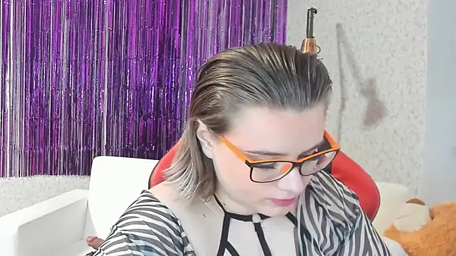 Snapshot of Seductive_She_Wolf chatting on February 2025 08:10:01 PM Seductive She Wolf online show from February 2025 08:10:01 PM