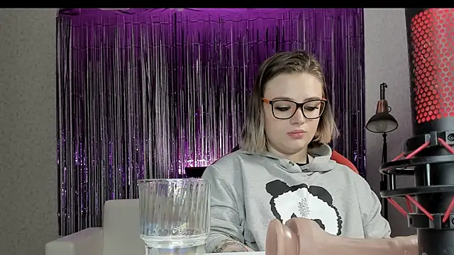 Snapshot of Seductive_She_Wolf chatting on February 2025 05:15:02 AM Seductive She Wolf online show from February 2025 05:15:02 AM
