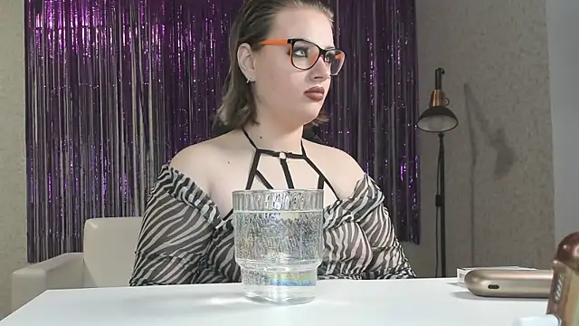 Snapshot of Seductive_She_Wolf chatting on February 2025 02:39:02 AM Seductive She Wolf online show from February 2025 02:39:02 AM