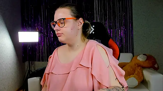 Snapshot of Seductive_She_Wolf chatting on March 2025 06:57:02 AM Seductive She Wolf online show from March 2025 06:57:02 AM