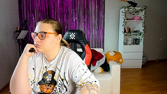 Snapshot of Seductive_She_Wolf chatting on March 2025 06:46:02 AM Seductive She Wolf online show from March 2025 06:46:02 AM