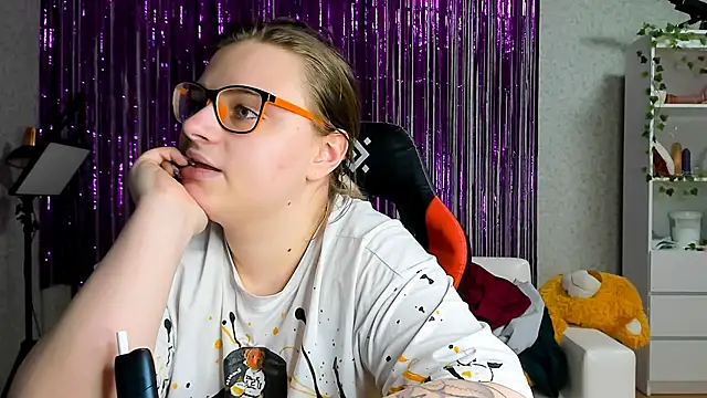 Snapshot of Seductive_She_Wolf chatting on March 2025 04:04:02 PM Seductive She Wolf online show from March 2025 04:04:02 PM