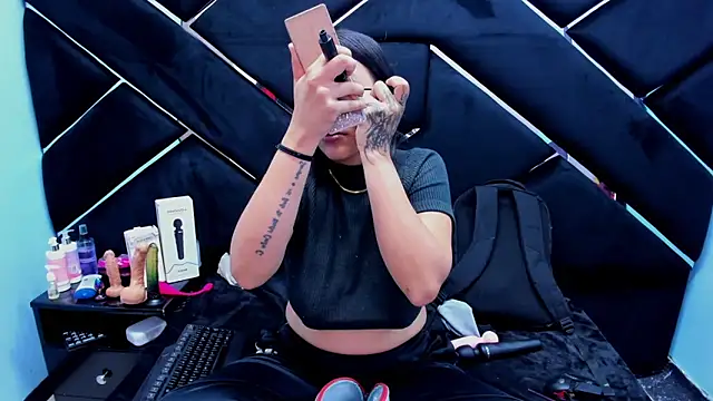 Sarah Hornny online show from November 2025 04:24:01 AM