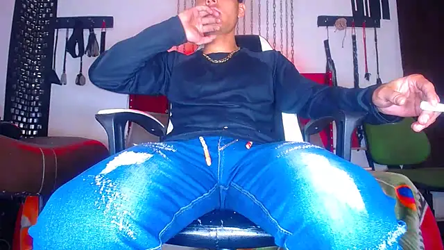 Snapshot of RandyAA_D chatting on December 2024 06:11:02 AM RandyAA D online show from December 2024 06:11:02 AM