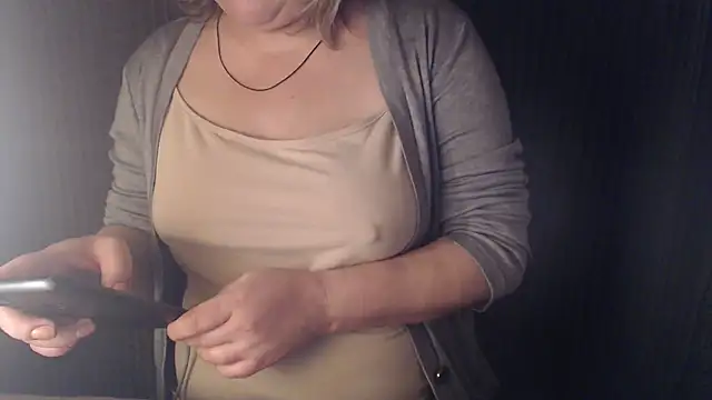 Snapshot of 1BECHA1 chatting on November 2025 05:49:01 PM 1BECHA1 online show from November 2025 05:49:01 PM