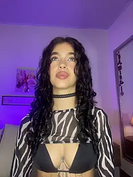 Snapshot of MarianaSnake chatting on November 2025 10:53:02 PM MarianaSnake online show from November 2025 10:53:02 PM