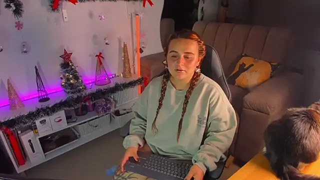 evy orange1 online show from December 2025 01:11:01 AM