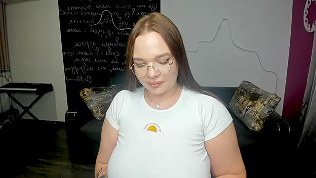 Snapshot of AnitaMays chatting on November 2025 01:00:01 PM AnitaMays online show from November 2025 01:00:01 PM