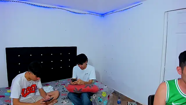 Alexander and Xiao online show from March 2025 08:42:02 PM