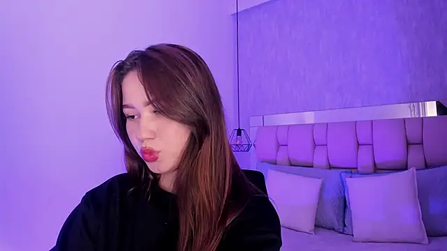 Roxie-Summers11 online show from February 2025 07:33:02 PM