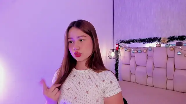 Roxie-Summers11 online show from December 2025 07:43:02 PM