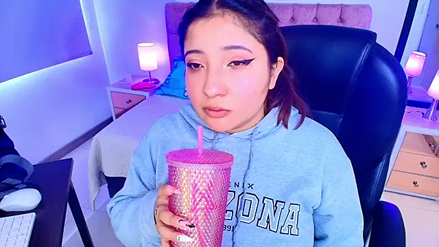 Snapshot of Emma_monserrat chatting on November 2025 07:35:01 PM Emma monserrat online show from November 2025 07:35:01 PM