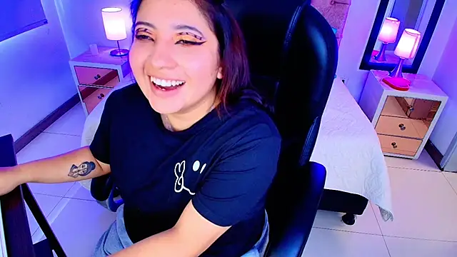 Snapshot of Emma_monserrat chatting on November 2025 07:34:02 PM Emma monserrat online show from November 2025 07:34:02 PM