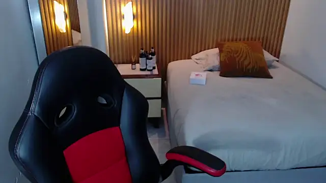 LUCYAMARS1 online show from November 2025 12:27:02 PM