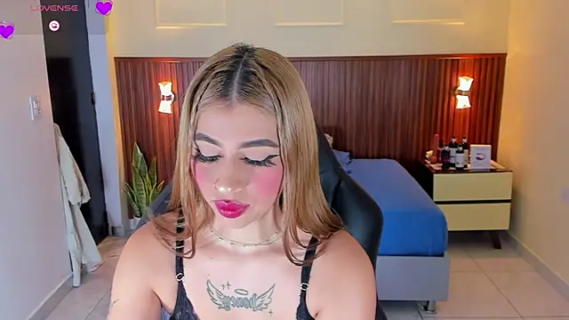 LUCYAMARS1 online show from November 2025 01:01:01 PM