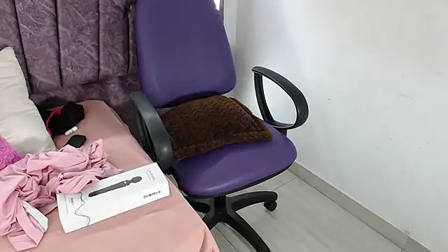 Snapshot of Penelope_Fox14 chatting on November 2025 12:27:02 PM Penelope Fox14 online show from November 2025 12:27:02 PM