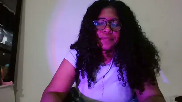 Snapshot of Ivon-09 chatting on October 2025 12:29:01 AM Ivon-09 online show from October 2025 12:29:01 AM