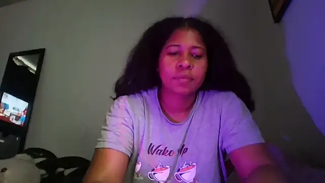 Snapshot of Ivon-09 chatting on October 2025 12:06:01 PM Ivon-09 online show from October 2025 12:06:01 PM