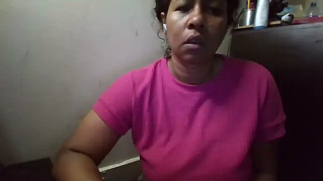 Snapshot of Ivon-09 chatting on November 2025 11:21:02 AM Ivon-09 online show from November 2025 11:21:02 AM