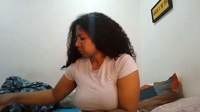 Snapshot of Ivon-09 chatting on December 2025 11:26:02 AM Ivon-09 online show from December 2025 11:26:02 AM