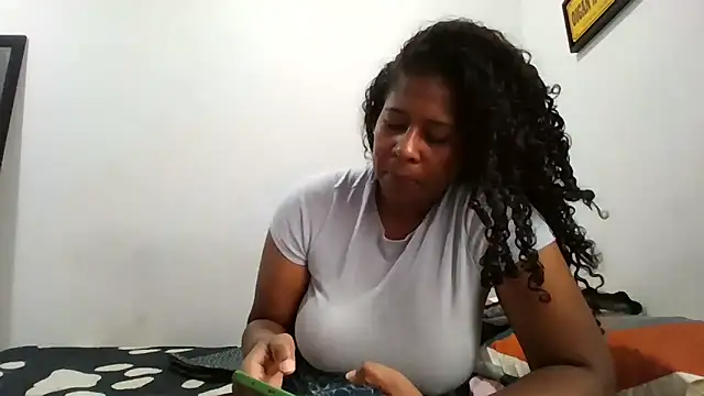 Snapshot of Ivon-09 chatting on February 2026 12:08:01 PM Ivon-09 online show from February 2026 12:08:01 PM