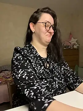 hungry1bunny online show from November 2025 09:28:01 PM