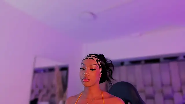 ChaynnaCooper online show from October 2025 08:40:02 PM